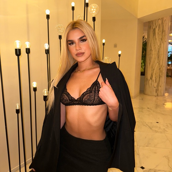 Meet your Posher, Karen - Picture 1 of 1